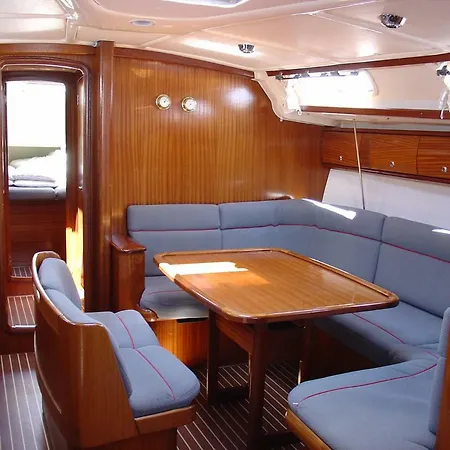 بوتيل ▷ Sailing Yacht As Houseboat For You سبليت