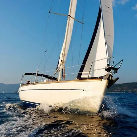 ▷ Sailing Yacht As Houseboat For You سبليت