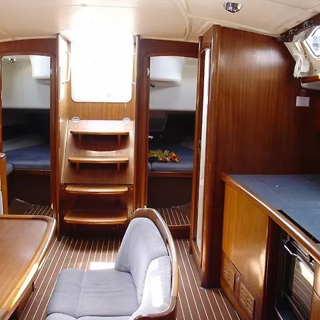 ▷ Sailing Yacht As Houseboat For You بوتيل