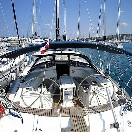 ▷ Sailing Yacht As Houseboat For You * سبليت